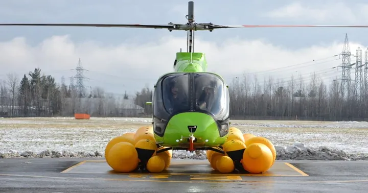 Emergency flotation devices in helicopters